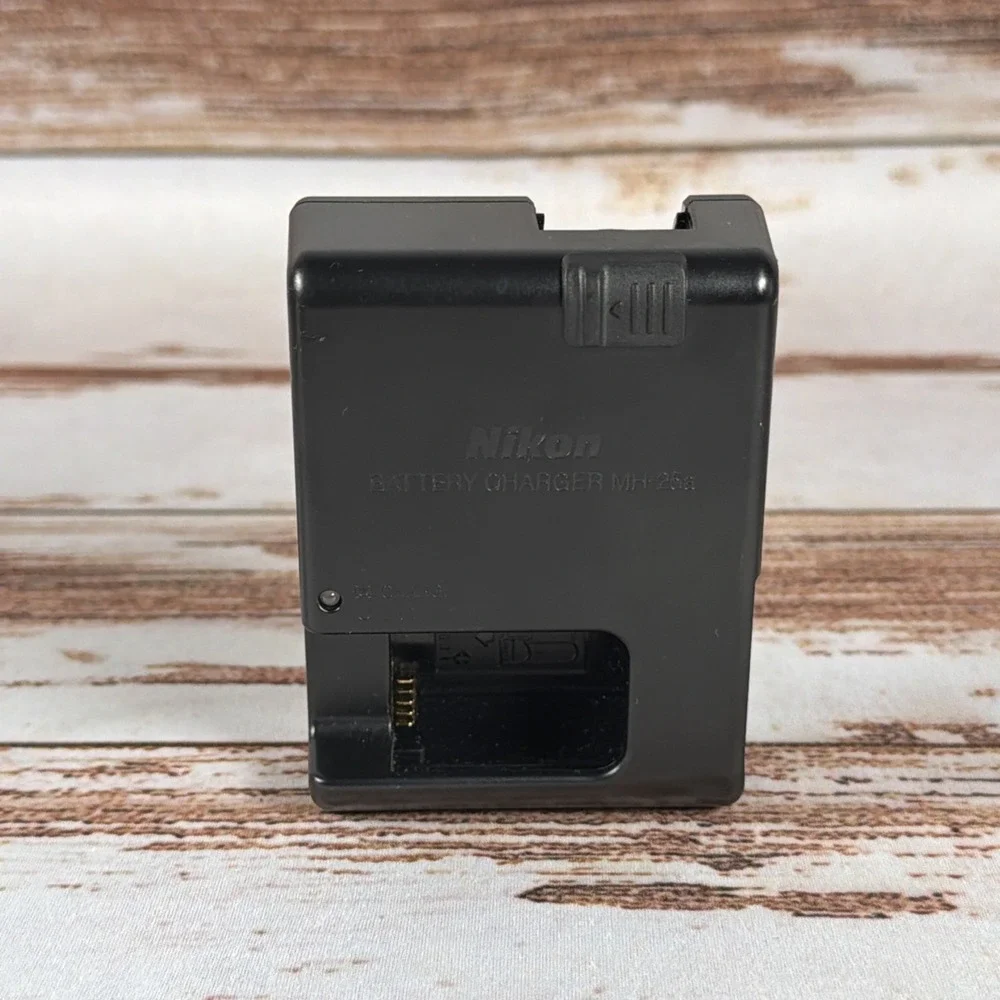 Nikon D7000 Battery Charger MH-25a Black 100-240V Used No Cord